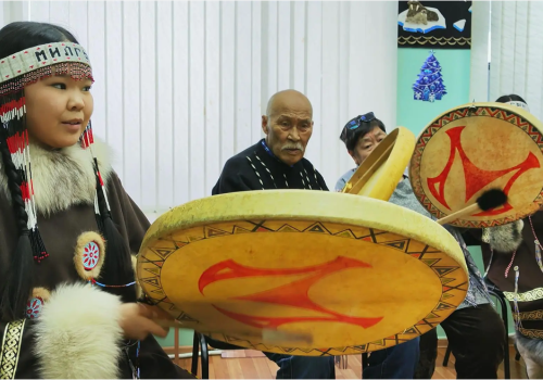 Праздник бубна отметили в этноцентре «Северное сияние»(6+)